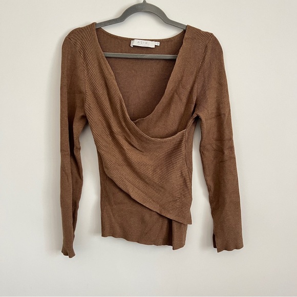 Astr Sweaters - ASTR The Label Brown Ribbed Faux Wrap Long Sleeve V Neck Sweater Top Size L